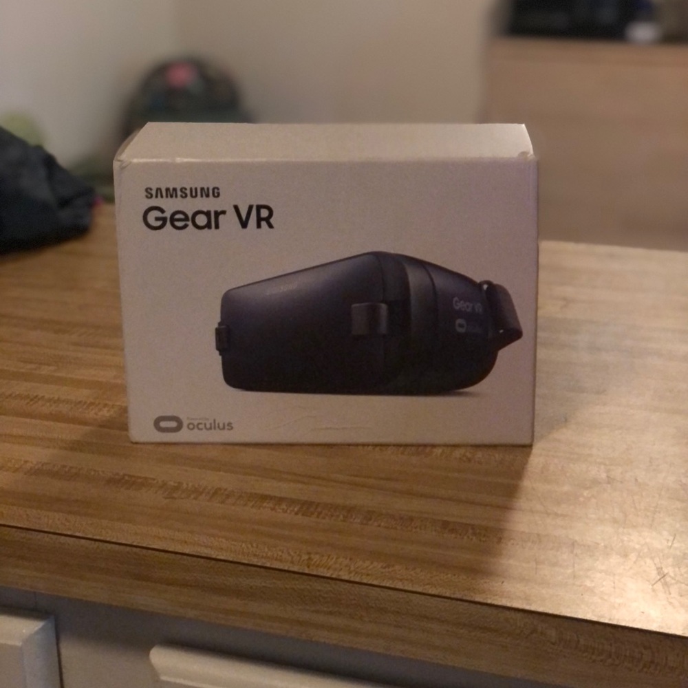 Samsung Gear VR powered by Oculus Blue Black New in box